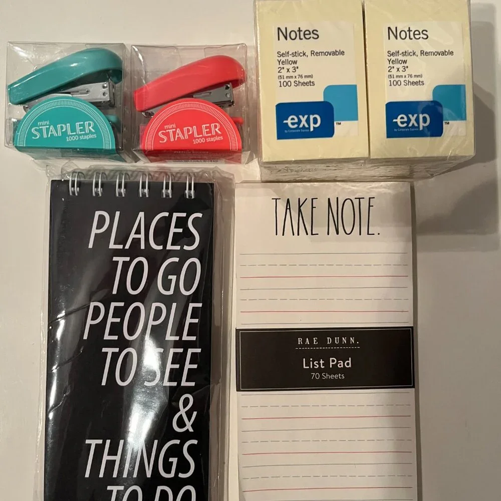 Novelty Notebooks, 2 mini staplers and Post-Its (h/s)‎